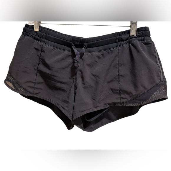 Lululemon Hotty Hot Shorts Black Size 8 - Picture 1 of 8